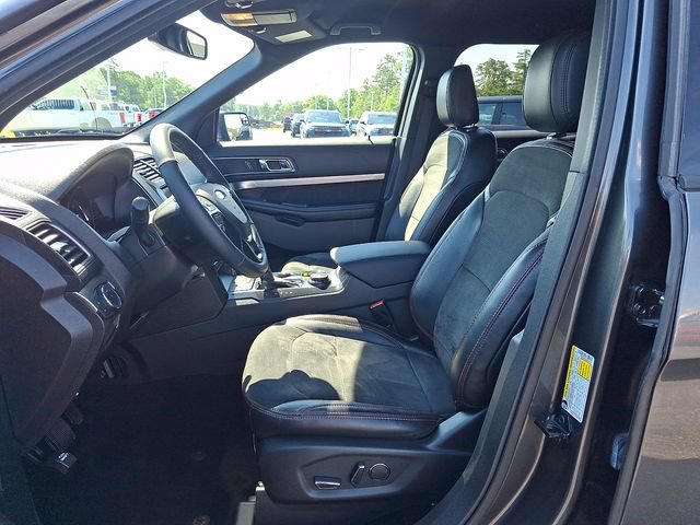 Certified 2018 Ford Explorer XLT w/ Equipment Group 202A AWD/4WD image 19