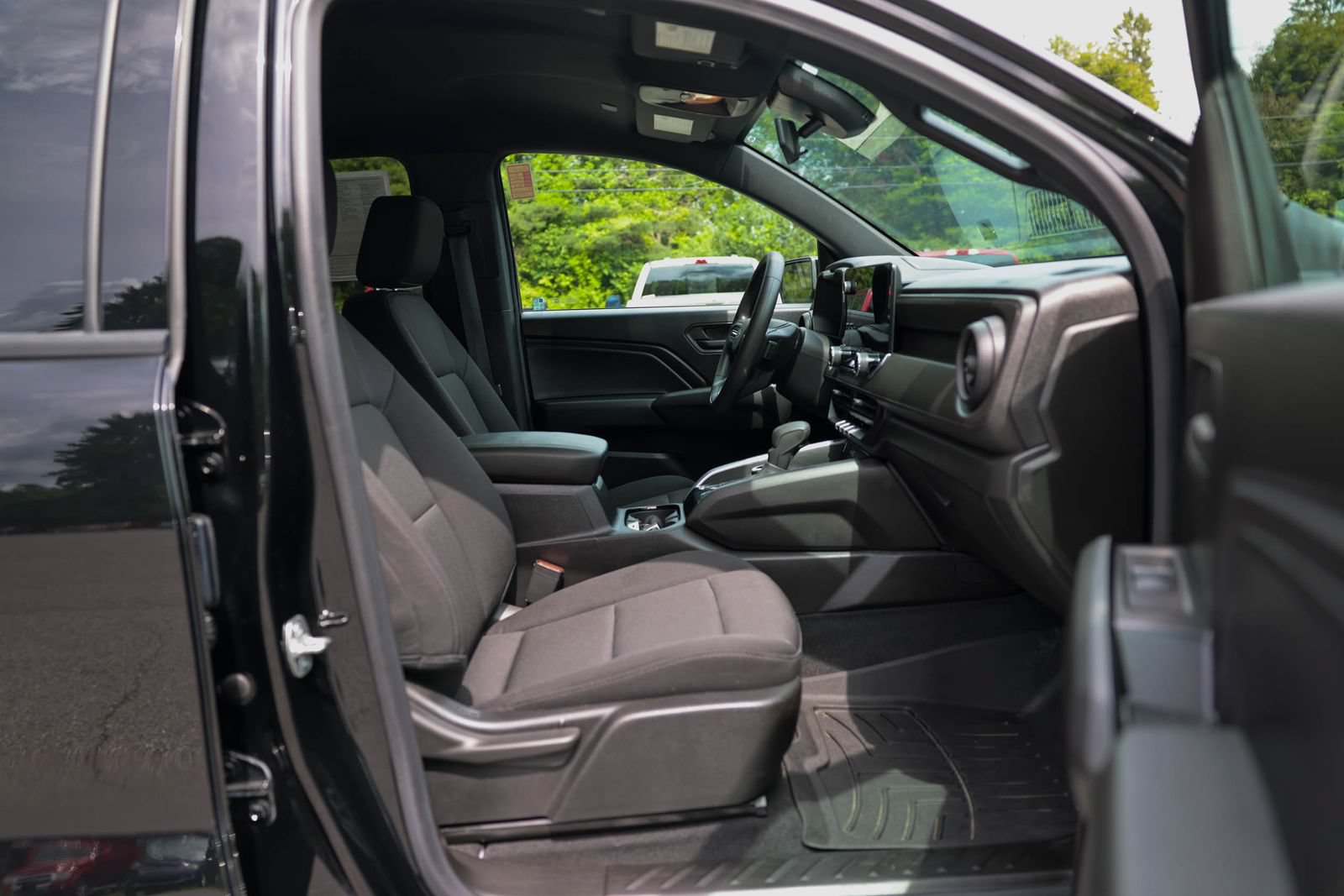 Used 2024 Chevrolet Colorado Trail Boss w/ Advanced Trailering Package AWD/4WD image 10