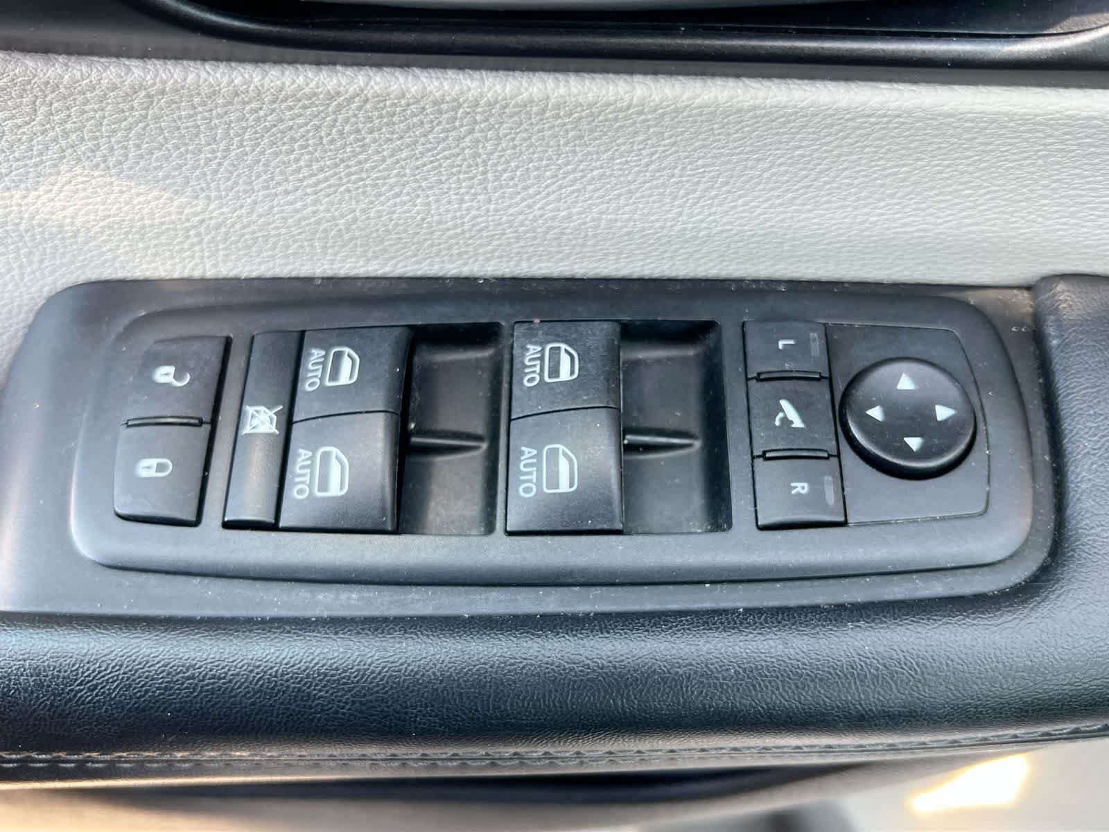 Used 2020 Chrysler Pacifica Limited FWD image 17