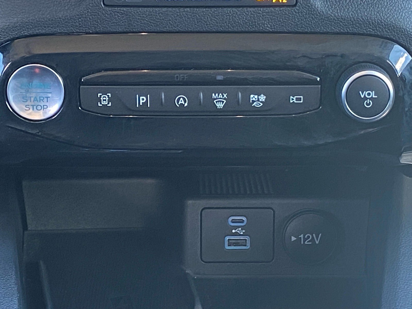 Certified 2023 Ford Escape Platinum w/ Premium Technology Package image 12