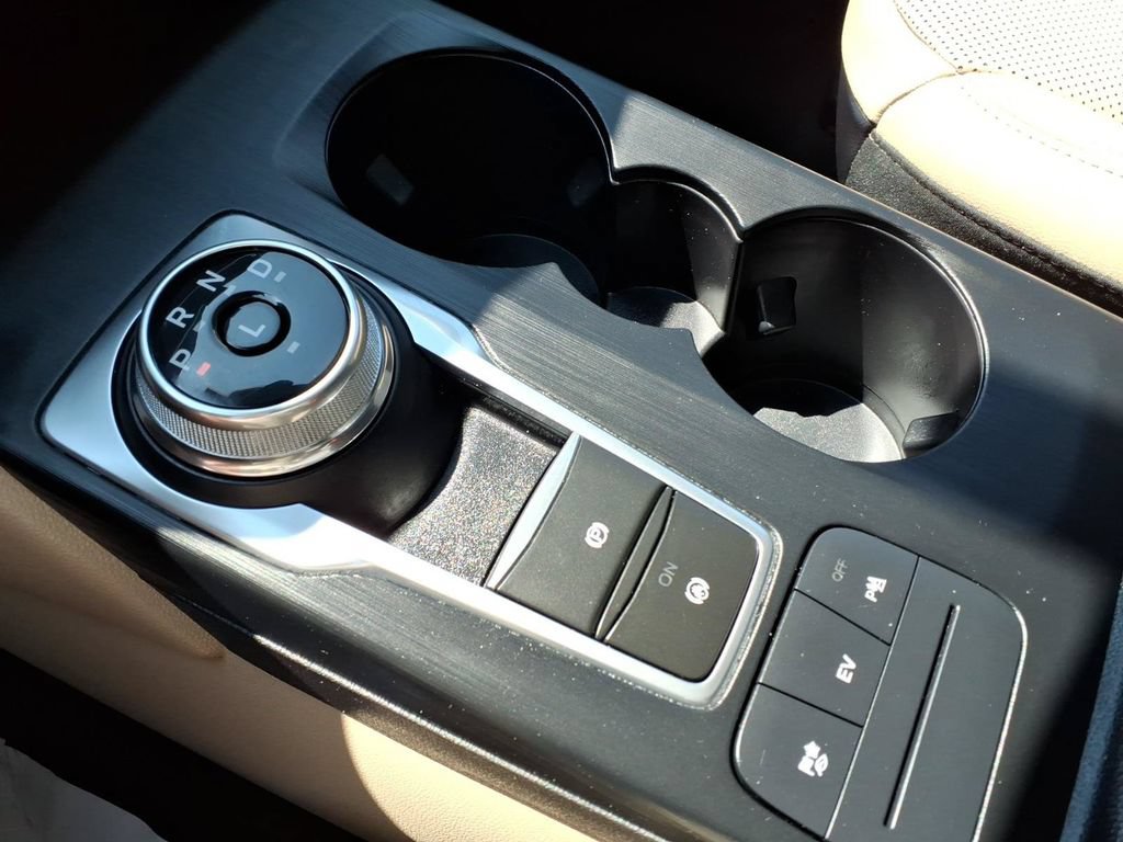 Certified 2022 Ford Escape Titanium FWD image 19