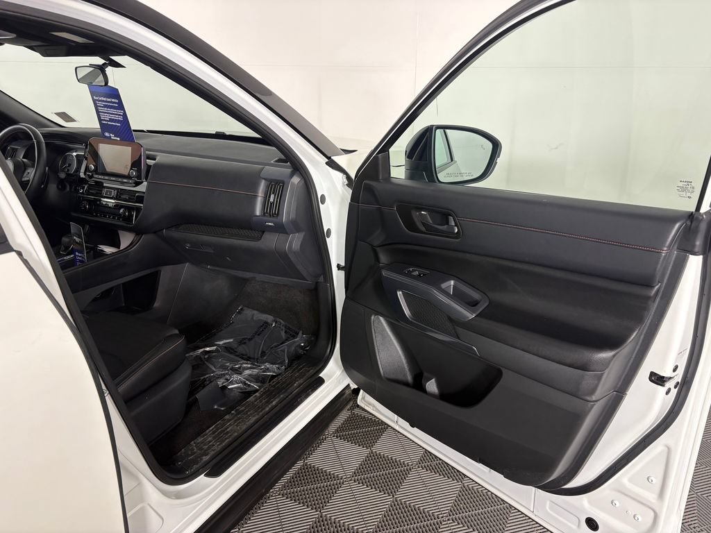 Used 2024 Nissan Pathfinder Rock Creek AWD/4WD image 34