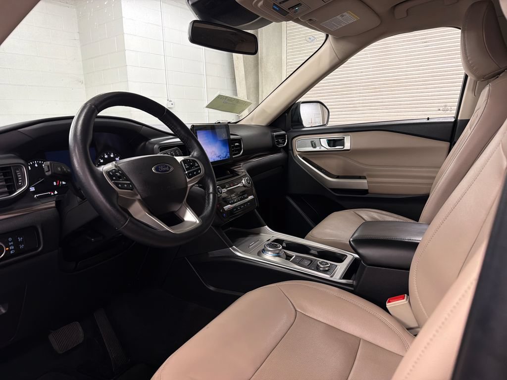 Certified 2023 Ford Explorer Limited AWD/4WD image 6