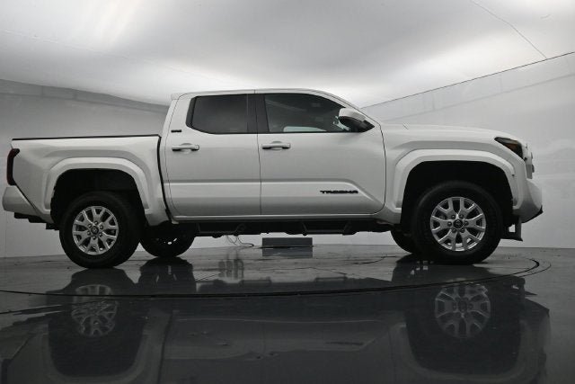 Used 2024 Toyota Tacoma SR5 AWD/4WD image 42