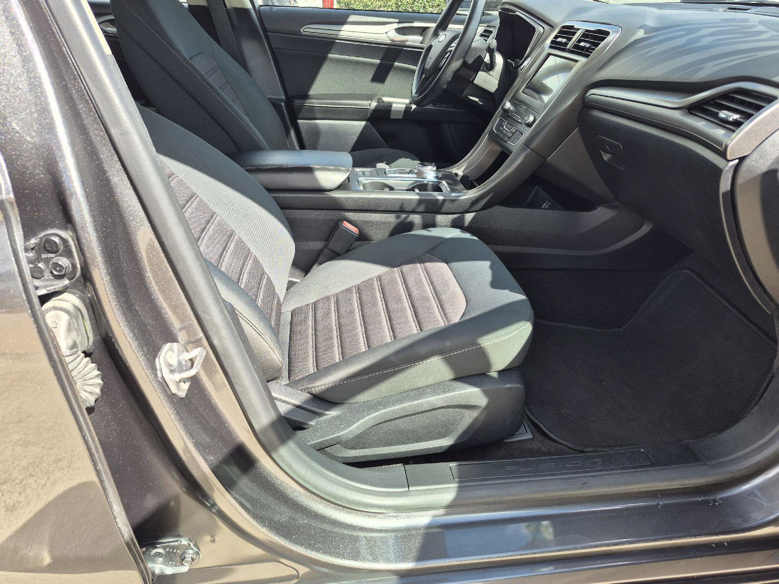 Certified 2020 Ford Fusion SE image 25