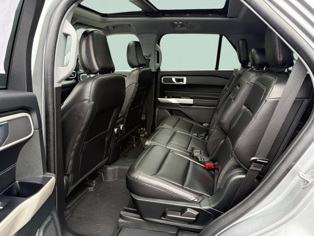 Certified 2022 Ford Explorer XLT w/ Equipment Group 202A AWD/4WD image 5