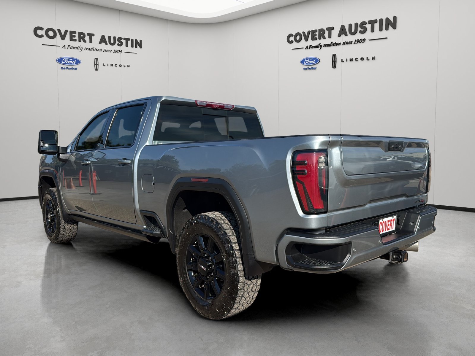 Used 2024 GMC Sierra 2500 AT4 w/ AT4 Premium Plus Package AWD/4WD image 3