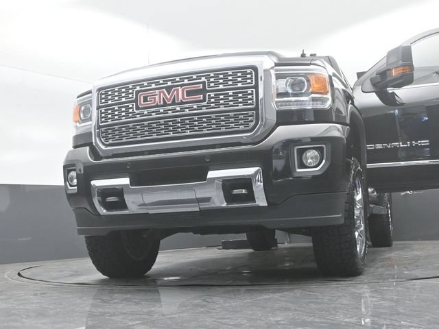 Used 2018 GMC Sierra 2500 Denali w/ Duramax Plus Package AWD/4WD image 32