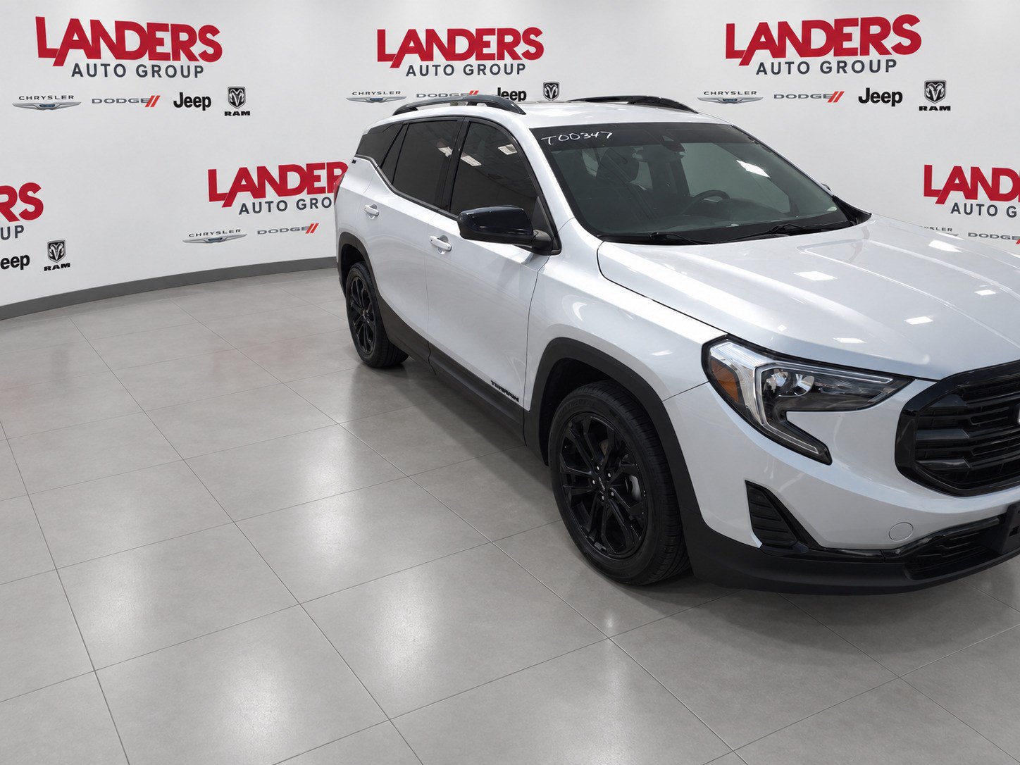 Used 2021 GMC Terrain SLE w/ Driver Convenience Package FWD image 3