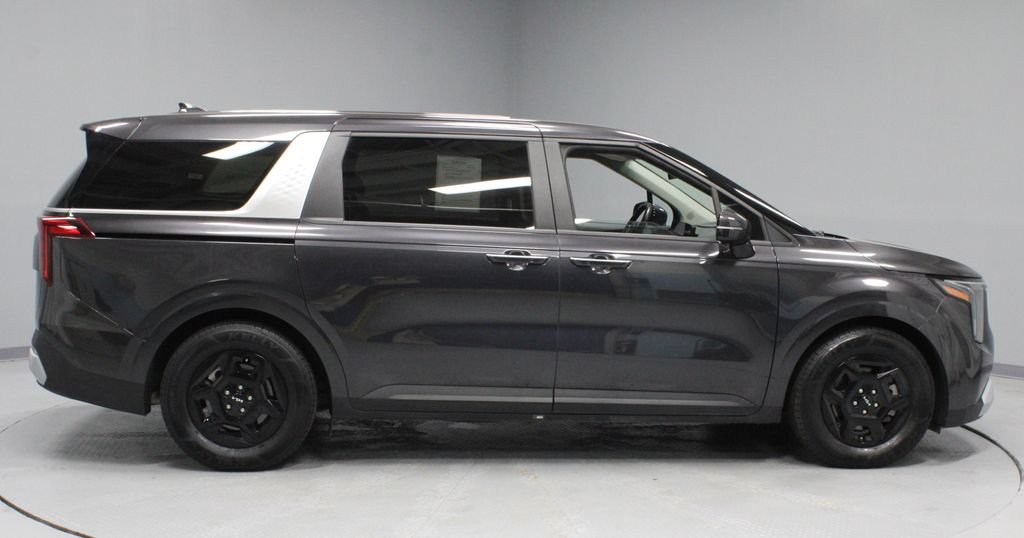 Used 2025 Kia Carnival FWD image 12