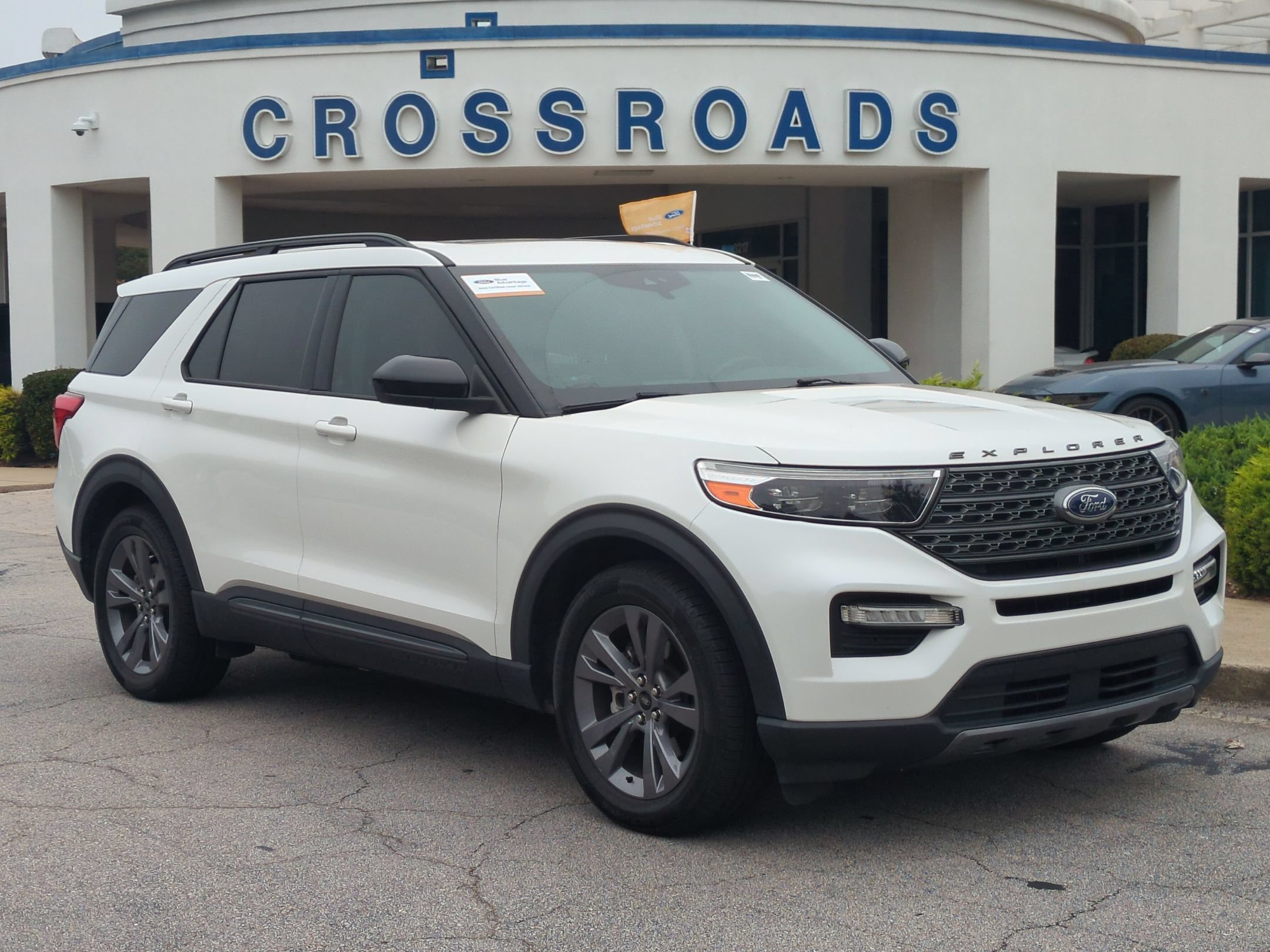 Certified 2022 Ford Explorer XLT RWD image 1
