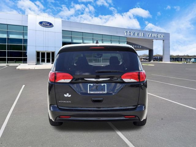 Used 2023 Chrysler Voyager LX FWD image 3