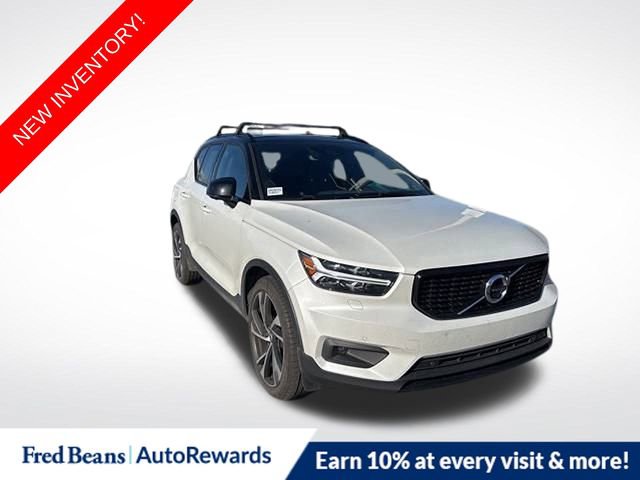 Used 2022 Volvo XC40 T5 R-Design w/ Advanced Package