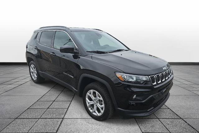 Used 2024 Jeep Compass Latitude AWD/4WD image 3