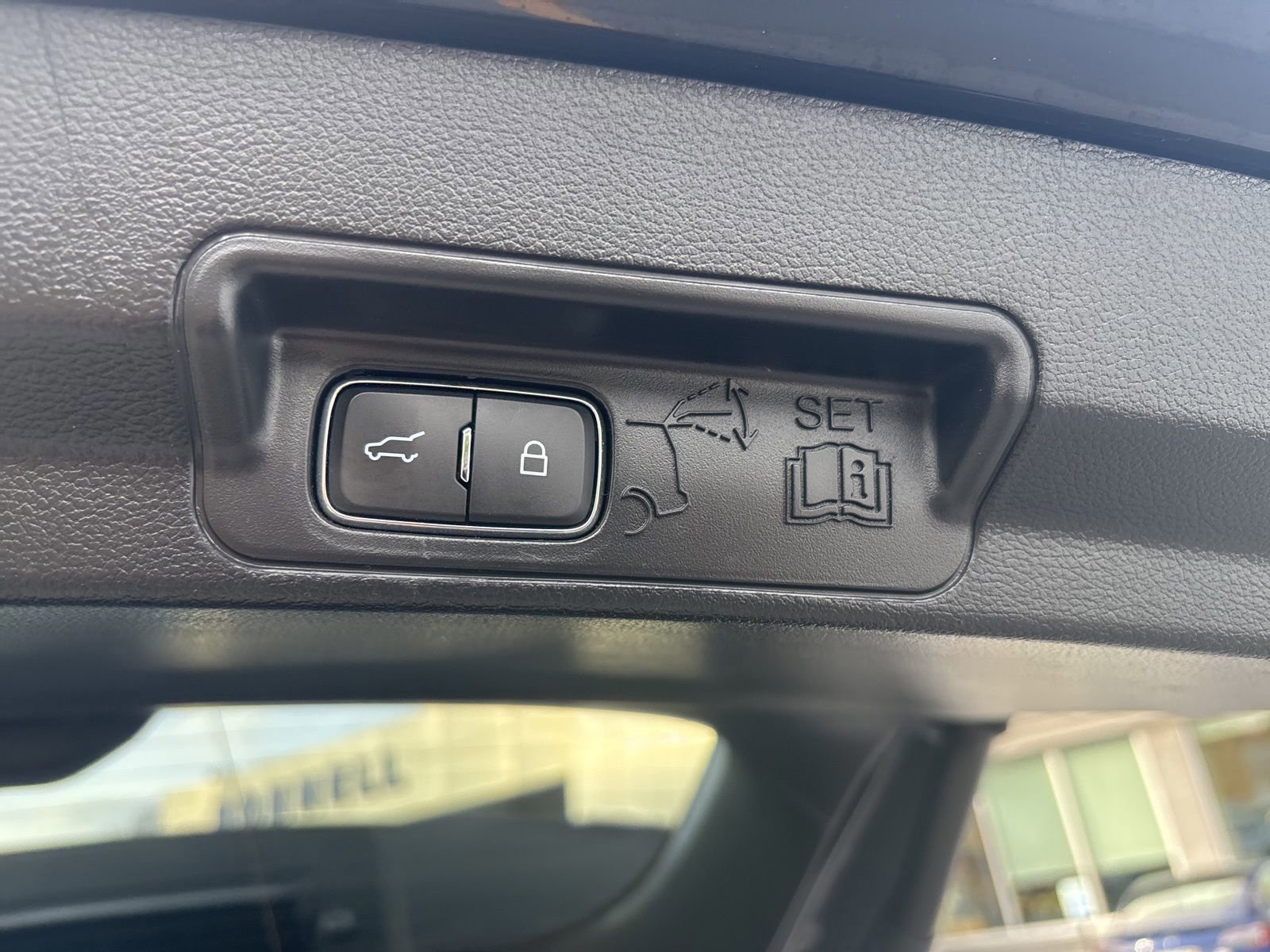 Certified 2022 Ford Explorer Platinum w/ Equipment Group 601A image 36