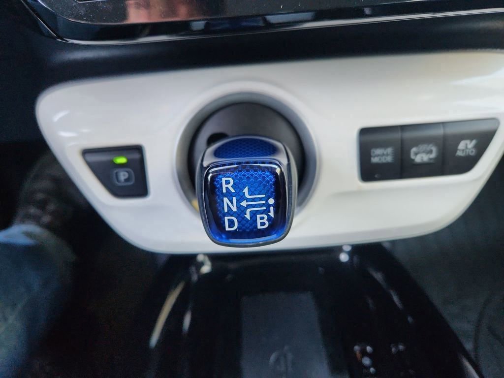 Used 2017 Toyota Prius Prime Premium image 18