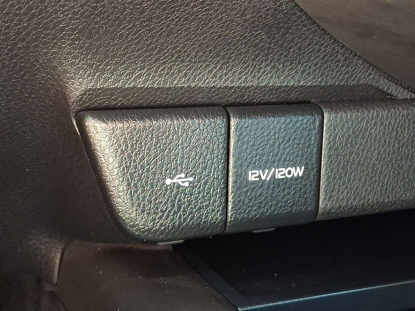 Used 2022 Toyota Camry SE w/ Carpet Mat Package (TMS) FWD image 24