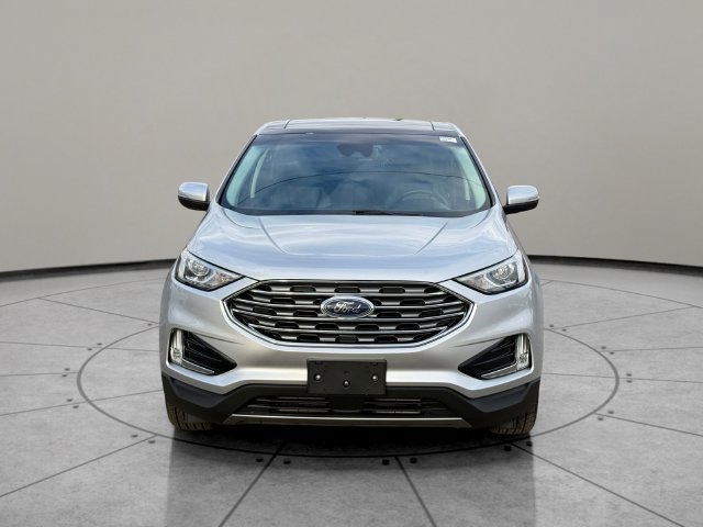 Certified 2019 Ford Edge Titanium w/ Cold Weather Package AWD/4WD image 14