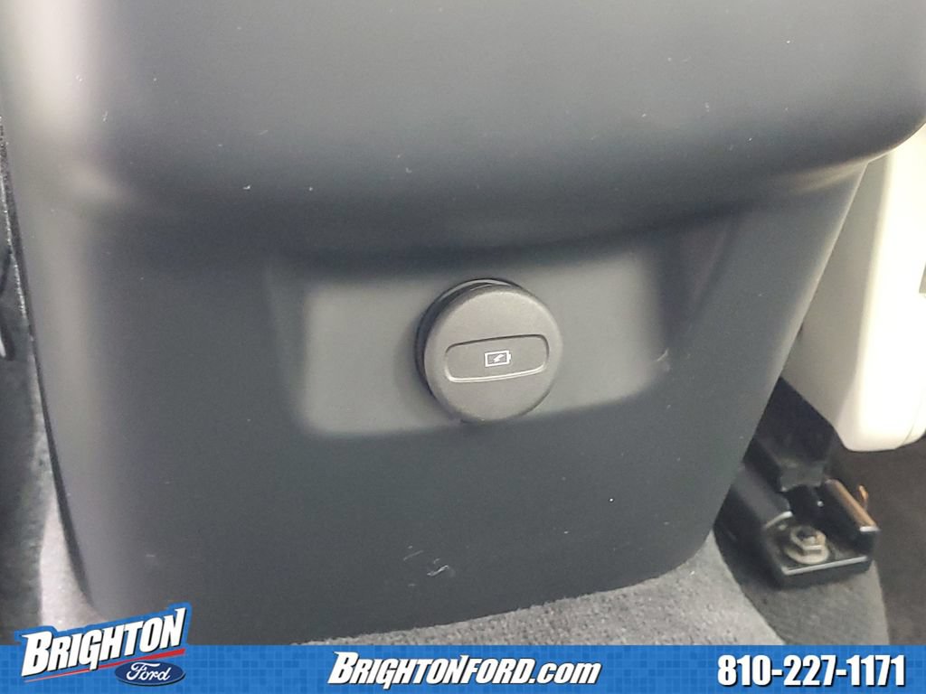 Used 2023 Volvo XC60 B5 Plus AWD/4WD image 14