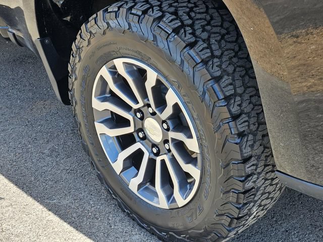 Used 2023 Chevrolet Silverado 1500 LT AWD/4WD image 8