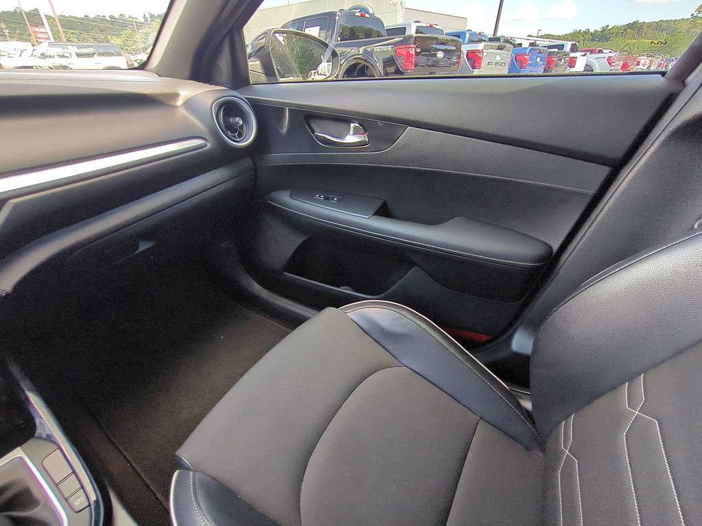 Used 2022 Kia Forte GT-Line w/ GT-Line Technology Package FWD image 19