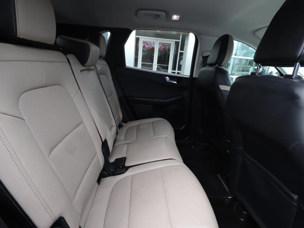 Certified 2022 Ford Escape Titanium image 23