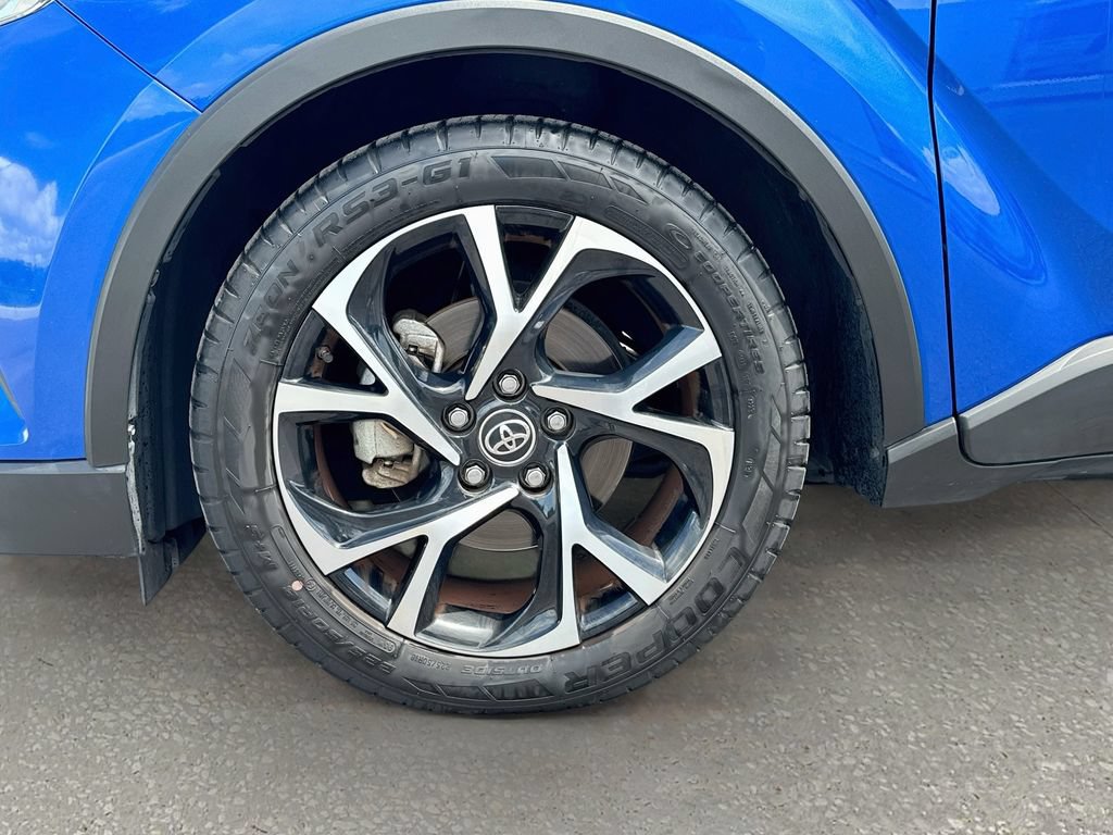 Used 2019 Toyota C-HR XLE FWD image 29