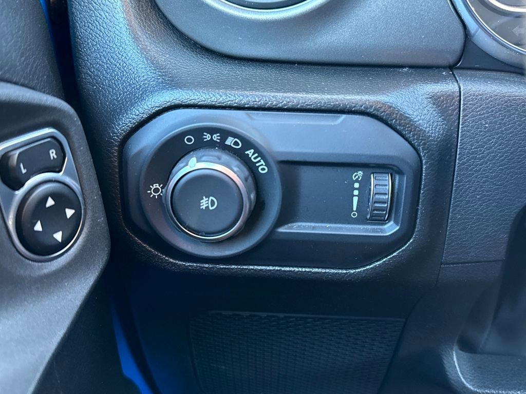 Used 2023 Jeep Wrangler Sport S image 20