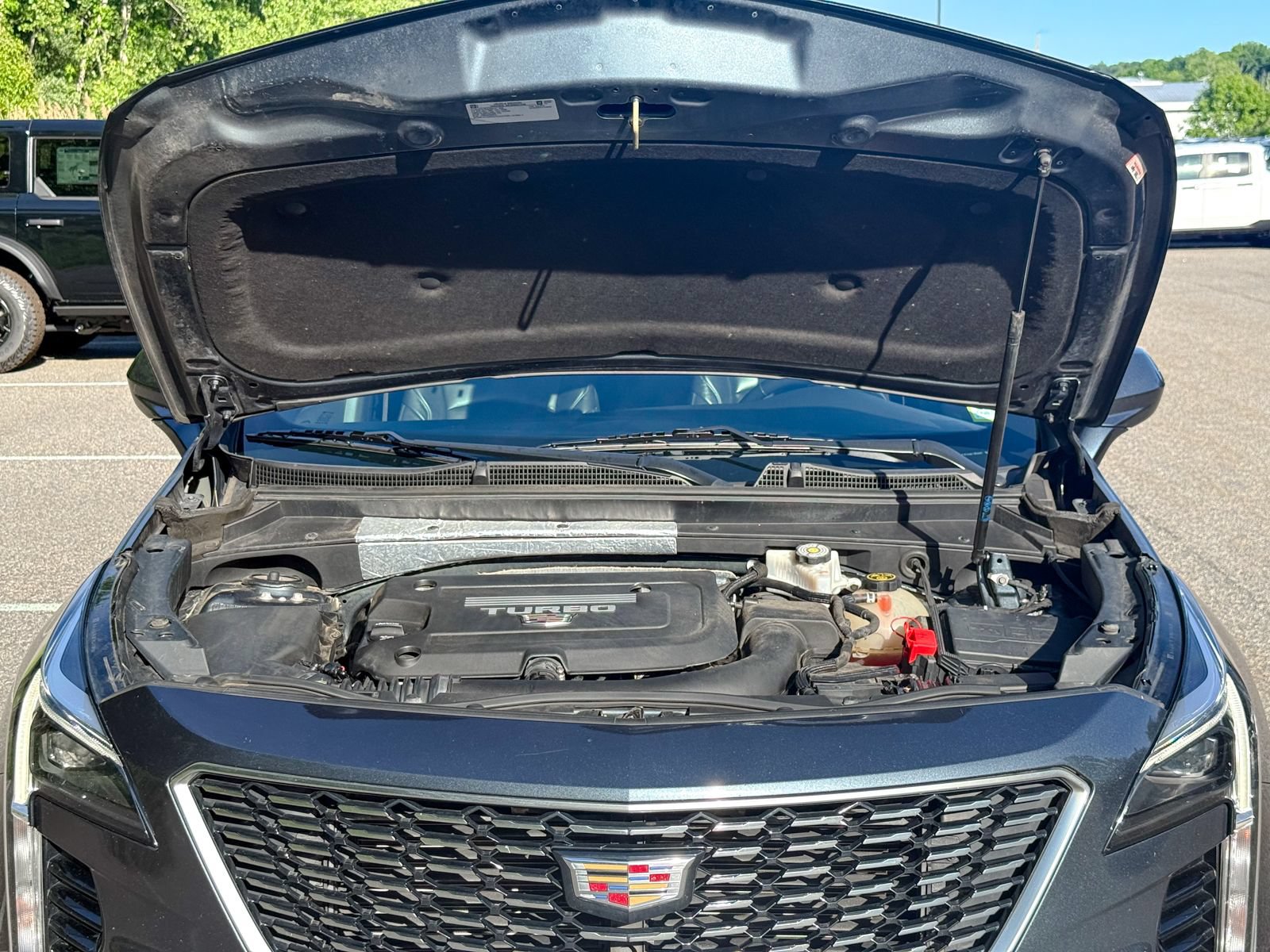 Used 2020 Cadillac XT4 Premium Luxury w/ Cold Weather Package AWD/4WD image 15