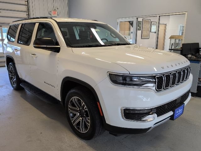 Used 2023 Jeep Wagoneer Series II AWD/4WD image 5