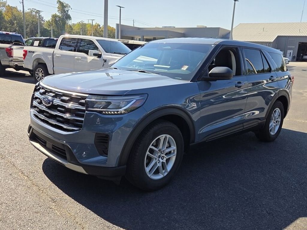 Certified 2026 Ford Explorer Active RWD image 3