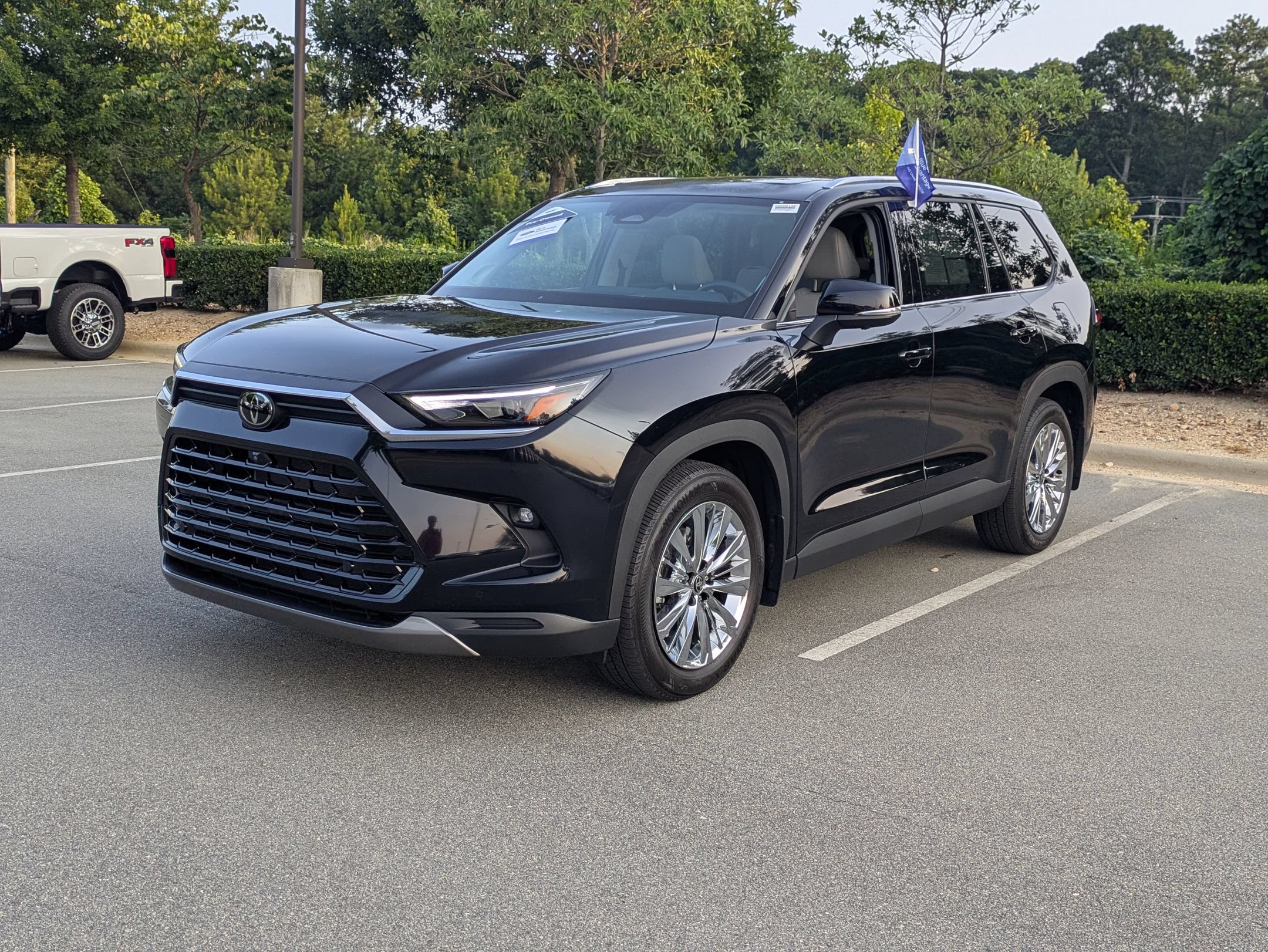 Used 2025 Toyota Grand Highlander AWD image 8