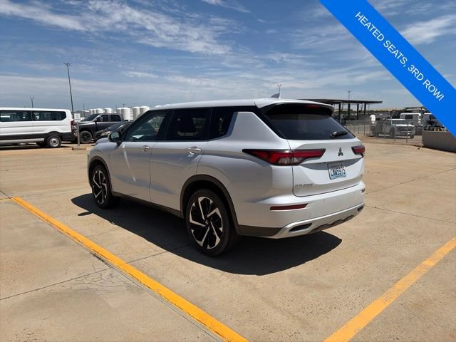 Used 2024 Mitsubishi Outlander SE AWD/4WD image 3