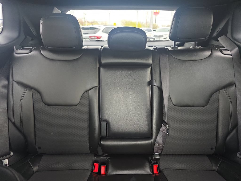 Used 2022 Jeep Compass Latitude FWD image 40