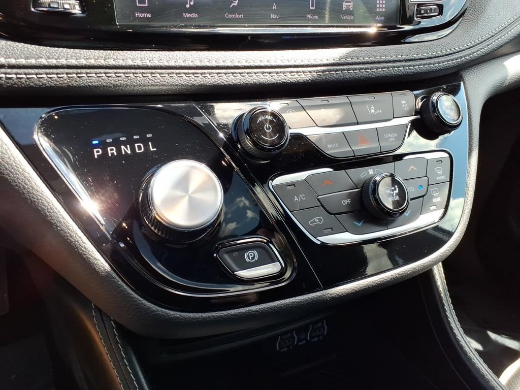 Used 2025 Chrysler Pacifica Limited FWD image 27