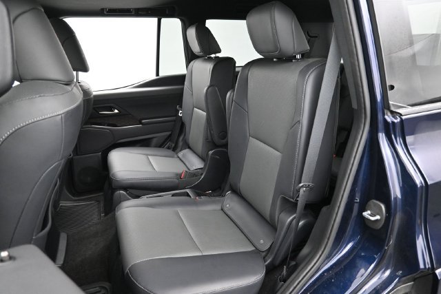 Used 2025 Lexus GX 550 w/ Accessory Package (2T) AWD/4WD image 26