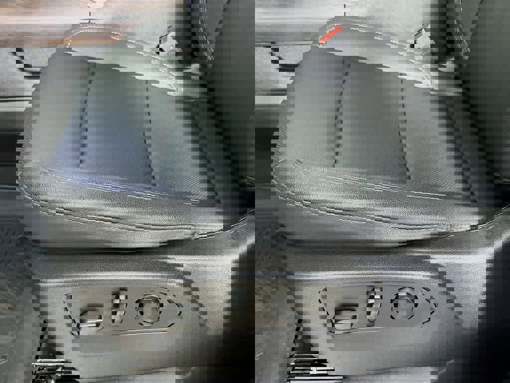 Used 2024 GMC Sierra 2500 SLT w/ SLT Premium Package image 31