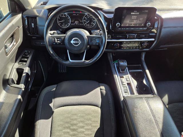 Used 2024 Nissan Pathfinder SV FWD image 13