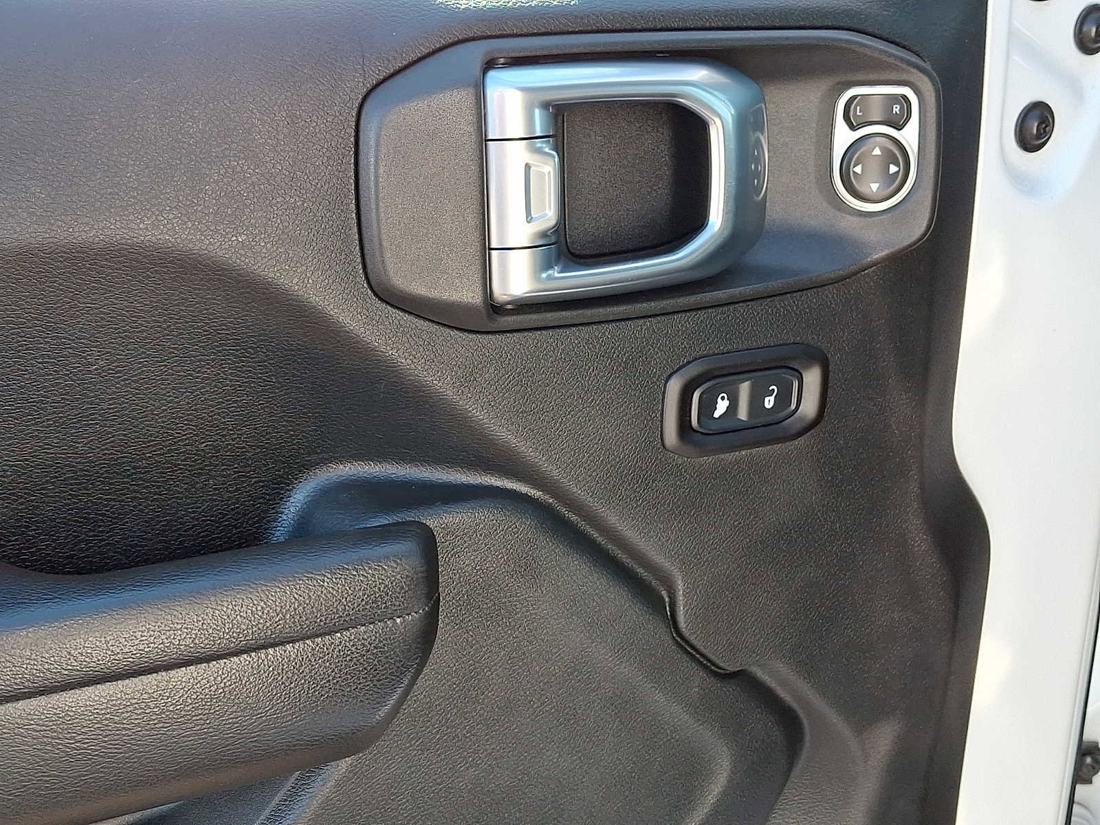 Used 2018 Jeep Wrangler Unlimited Sport S image 11