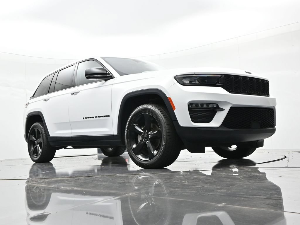 Used 2023 Jeep Grand Cherokee Limited w/ Black Appearance Package AWD/4WD image 20