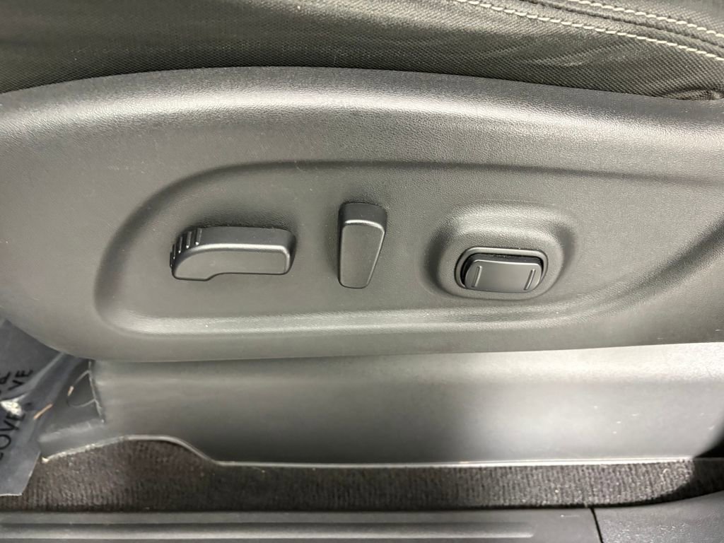 Used 2017 Nissan Titan SV image 16