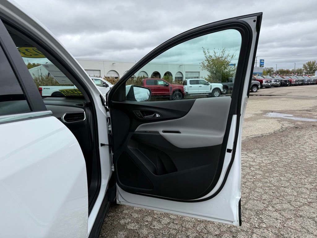 Used 2023 Chevrolet Equinox LT image 15