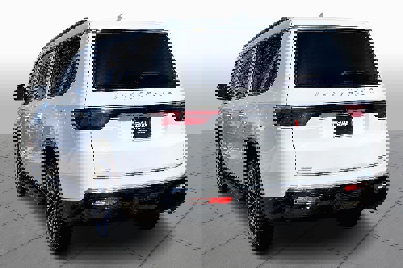 Used 2023 Jeep Wagoneer L Series II w/ Premium Group I image 4