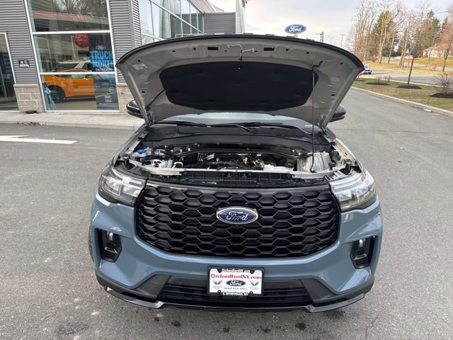 Certified 2025 Ford Explorer ST-Line AWD/4WD image 17