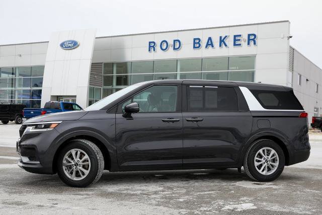 Used 2024 Kia Carnival LX image 3