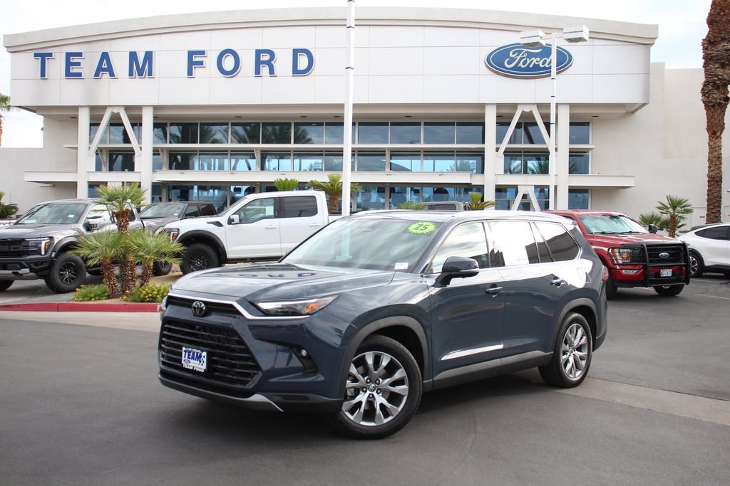 Used 2025 Toyota Grand Highlander AWD image 2