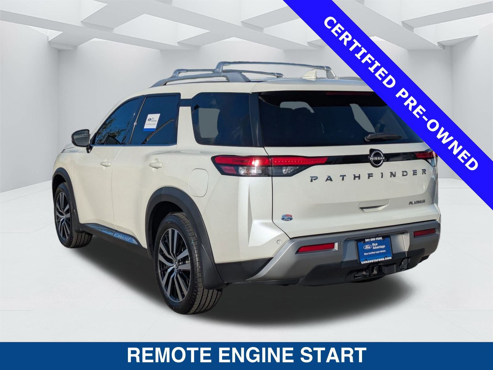 Used 2023 Nissan Pathfinder Platinum image 2