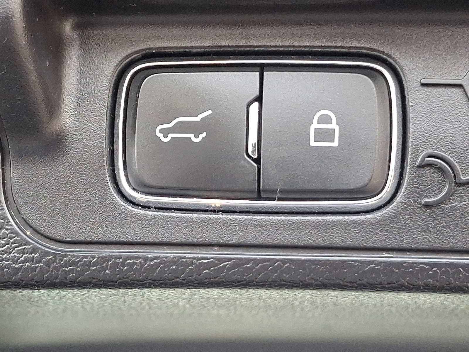 Certified 2022 Ford Explorer ST w/ ST Street Pack image 29