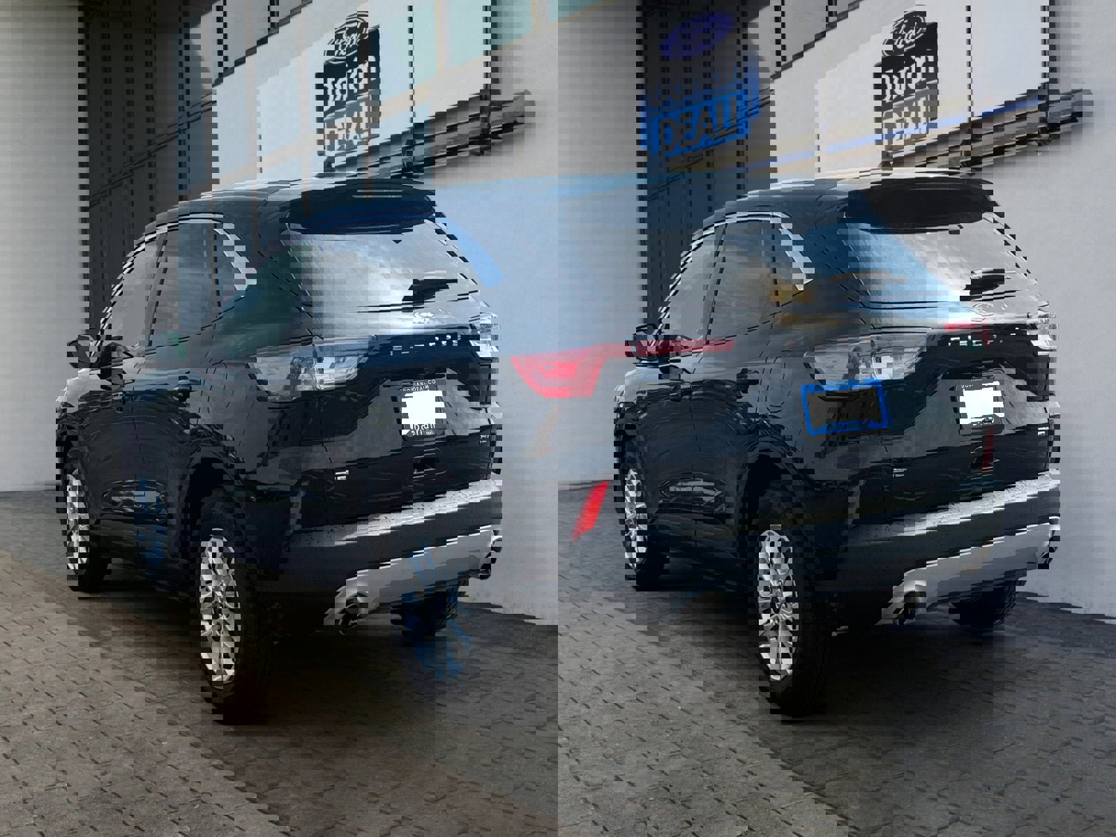 Certified 2022 Ford Escape SE w/ Cold Weather Package image 3