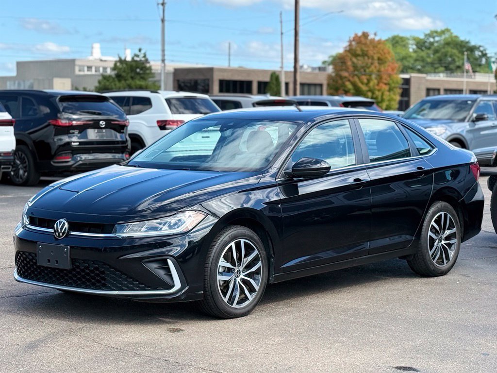 Used 2025 Volkswagen Jetta SE FWD image 35